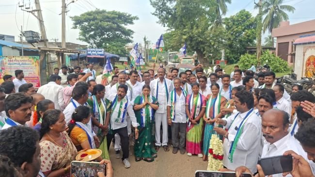 జంగారెడ్డిగూడెంలో వైఎస్సార్సీపీ ఇంటింటా ప్రచారం