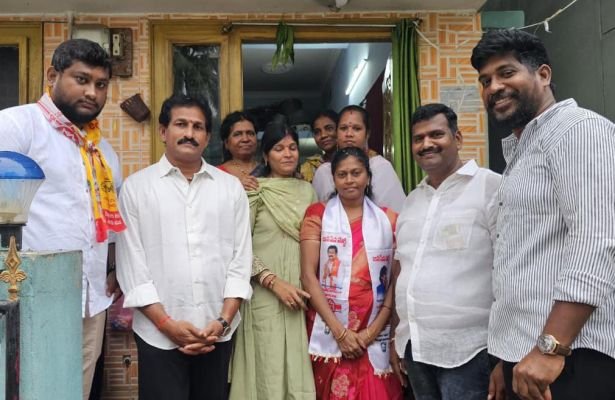 ప్రచారంలో పాల్గొన్నవిప్ నాయకర్ 