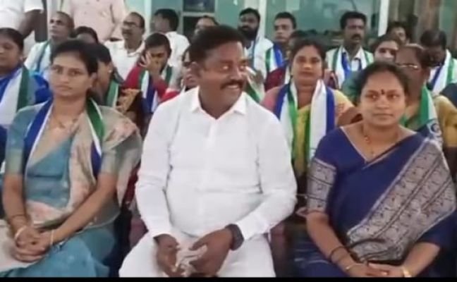 ప్రజాస్వామ్యాన్ని ఖూనీ చేసిన కూటమి ప్రభుత్వం                -- వైసీపీ జిల్లా అధ్యక్షులు ముదునూరి 