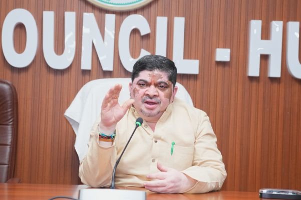 గుడిసెల్లో నివసిస్తున్న వారికి, ఇళ్లు లేని నిరుపేదలకు ఇందిరమ్మ ఇళ్లలో మొదటి ప్రాధాన్యత. మంత్రి పొన్నం ప్రభాకర్