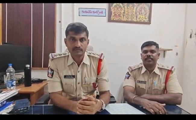 సోషల్ మీడియాలో రెచ్చగొట్టే పోస్టులు, అనవసర ఆందోళనలకు పాల్పడితే కేసులు తప్పవు