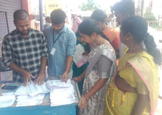 భీమగానిపల్లి వైఎస్ఆర్ పార్టీ ఎంపీటీసీ అభ్యర్థిగా ఈశ్వరమ్మ