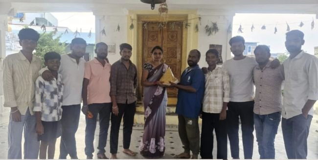 లక్కీ డ్రా విజేతలకు బహుమతులు అందజేత 