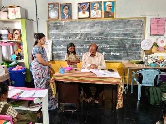 పాఠశాలలను సందర్శించిన ఎంఈఓ2
