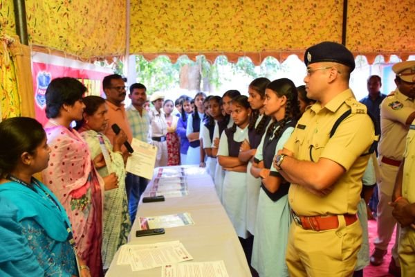 అమరవీరుల త్యాగాలు స్ఫూర్తిదాయకం. 