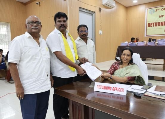 వత్సవాయి జడ్పీటీసీ అభ్యర్థిగా కిలారు విశ్వనాథ్ నామినేషన్.. టీడీపీలో గందరగోళం!
