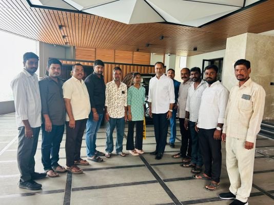 పేద విద్యార్థిని వైద్య విద్యకు ఎమ్మెల్యే అండ
