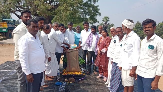 వరి ధాన్యం కొనుగోలు కేంద్రాలతో రైతులకు ఎంతో మేలు