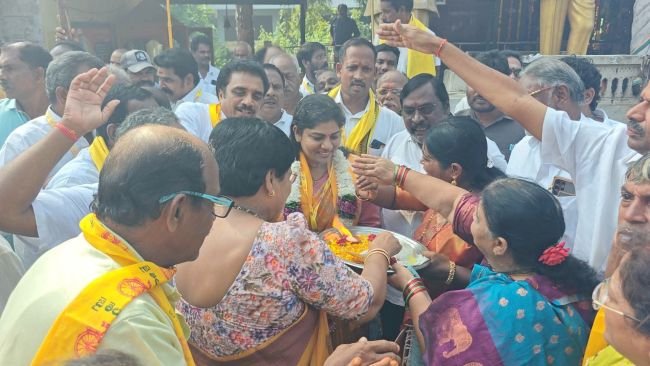 గొల్లపల్లి అమూల్య జడ్పీటీసీ గా నామినేషన్ 