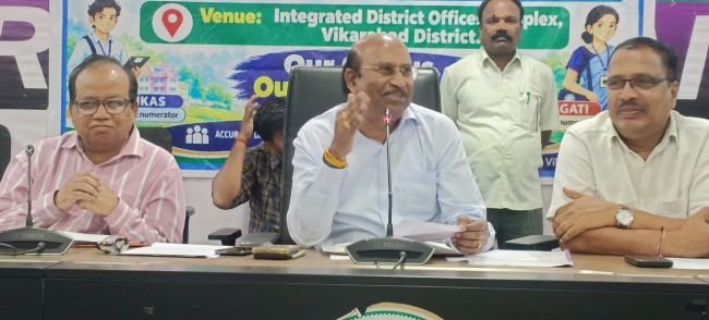 స్వీయ జనగణనపై ప్రజలకు అవగాహన కల్పించాలి.. భూదాన్ భూముల రికార్డులను నవీకరించాలి: అదనపు కలెక్టర్ వెంకటాచారి