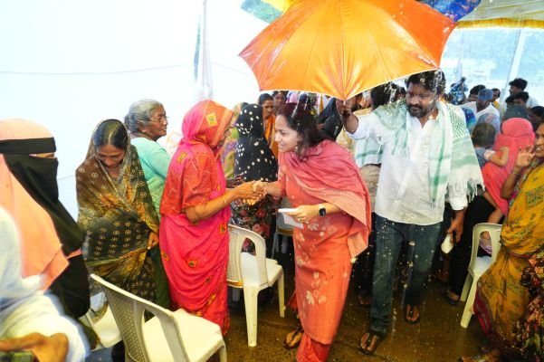 జోరు వర్షంలోనూ ఆత్మీయ సమావేశాల్లో కోటంరెడ్డి సుజిత, లక్ష్మీ హైందవి, సాయి వైష్ణవి