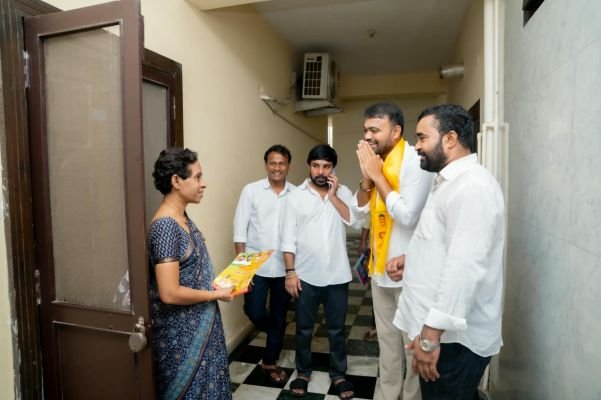 25వ డివిజన్లో దాట్ల సుడిగాలి ప్రచారం