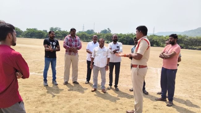 దీపావళి క్రాకర్స్ దుకాణాల ఏర్పాటు చేస్తున్న గ్రౌండ్ ను పరిశీలించిన సి ఐ నాగబాబు
