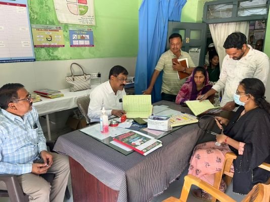 మందమర్రి ఆరోగ్య కేంద్రాన్ని తనిఖీ చేసిన డీఎంహెచ్‌ఓ
