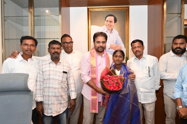 క్రికెట్ ఛాంపియన్ వంశీకకు కేటీఆర్ అభినందనలు
