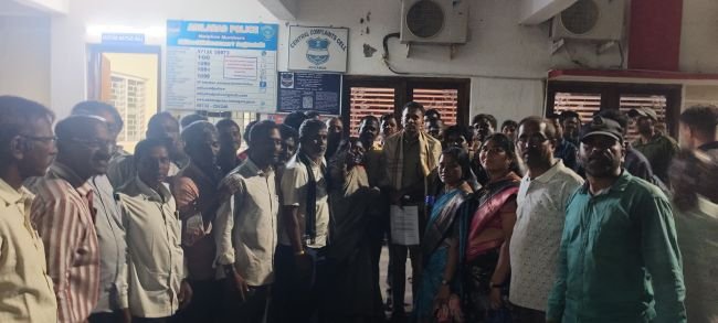జిల్లా ఎస్పీని సన్మానించిన యూనిక్ కంపెనీ బాధితులు 
