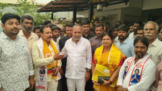 పలమనేరులో టీడీపీ నామినేషన్ల సందడి.. శ్రేణుల్లో జోష్!