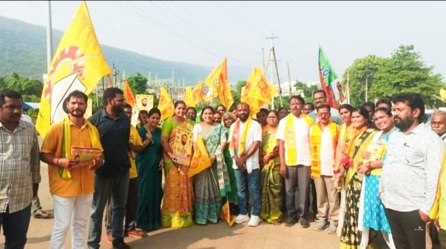 15 వ వార్డు లో  ఎన్నికల  ప్రచారం జోరు  * అభ్యర్థి ఒమ్మి అప్పలరాజు * 