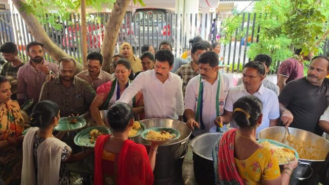 మహాఅన్నదాన కార్యక్రమంలో పాల్గొన్న విశాఖ జిల్లా అధ్యక్షులు కె. కె రాజు