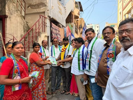  ప్రచారంలో మొల్లి హేమంత్ కు బ్రహ్మరథం