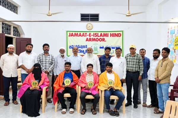 ఉన్నత విద్యతోనే సమాజంలో ఉన్నత స్థానం - ప్రతిభావంతులైన విద్యార్థులకు సన్మానం