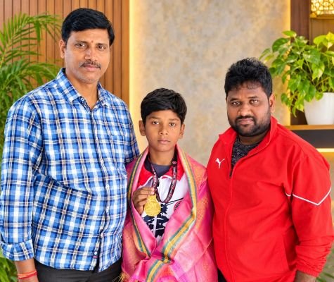 అంతర్జాతీయ కరాటే పోటీల్లో కాకతీయ స్మార్ట్ కిడ్స్ పాఠశాల విద్యార్థికి పసిడి పతకం