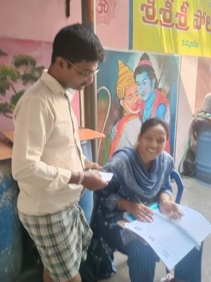 దక్షిణ నియోజకవర్గంలో ఓటర్ స్లిప్పుల పంపిణీ
