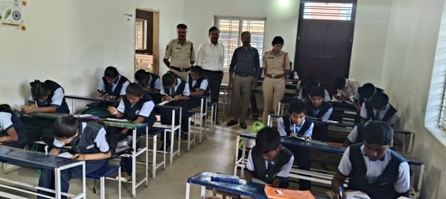 సైబర్ నేరాలు, మాదకద్రవ్యాల నివారణపై విద్యార్థులకు అవగాహన