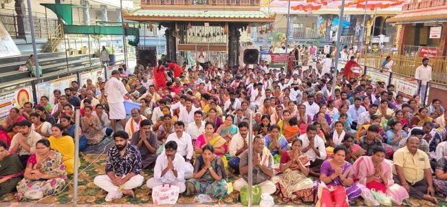 భక్త జనంతో పోటెత్తిన వాడపల్లి క్షేత్రం