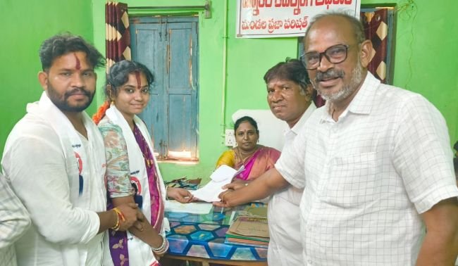 రావుపల్లి ఎంపిటిసి అభ్యర్థిగా నామినేషన్ వేసిన శ్రావణి