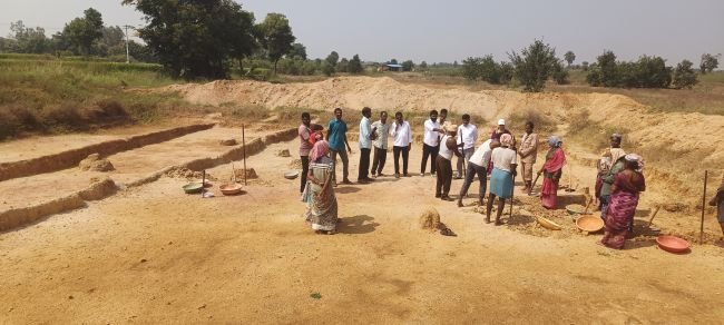 జాబ్ కార్డు ఉన్న ప్రతి ఒక్కరికి ఉపాధి హామీ పని కల్పించాలి