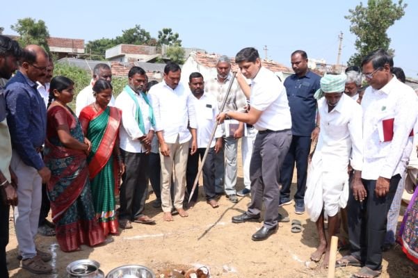 ఫామ్ పాండ్ల నిర్మాణంతో భూగర్భ జలాల పెంపు, రైతులకు అదనపు ఆదాయం - జిల్లా కలెక్టర్ ఆశిష్ సాంగ్వాన్