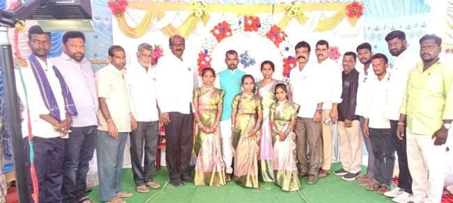 చిన్నారులను ఆశీర్వదించిన వడ్డేపల్లి సుభాష్ రెడ్డి