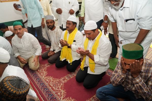19వ డివిజన్‌లో నియాజ్ అహ్మద్‌ను అత్యధిక మెజార్టీతో గెలిపించండి..ఎమ్మెల్యే దగ్గుపాటి ప్రసాద్ గ