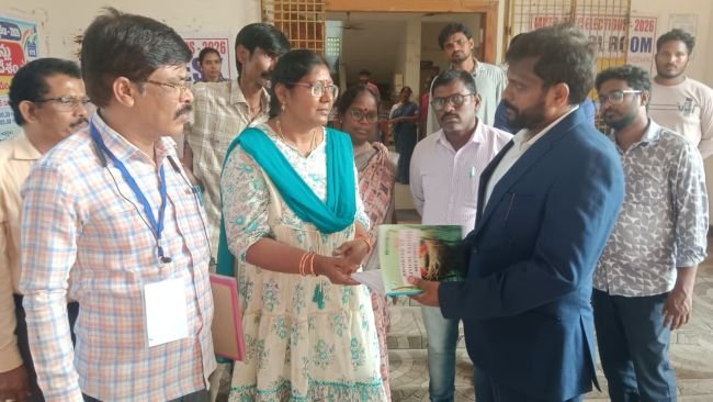 ఎంపీడీవో కార్యాలయాన్ని సందర్శించిన ఎన్నికల అధికారి