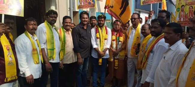 16 వ వార్డు లో ఏడువాక  విస్తృత ప్రచారం   *  విజయం వైపు దూసుకు వెళ్తున్న   ఏడువాక  శ్రీ మహాలక్ష్మి సన్యాసిరావు *