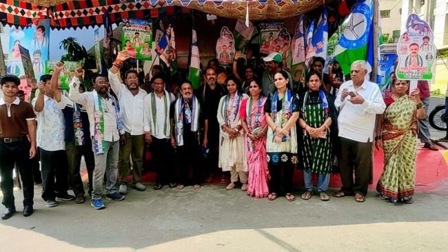 వైసిపి 48 వ వార్డు అభ్యర్థి కర్రిరామరెడ్డి ఎన్నికల ప్రచారం