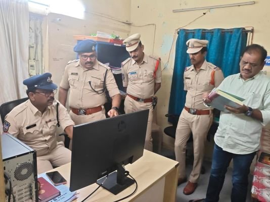 పెండింగ్‌ కేసుల పరిష్కారంలో వేగం పెంచాలి - మంచిర్యాల డీసీపీ