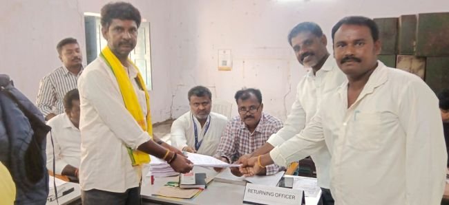 గుడిపల్లి లో13 ఎంపీటీసీ స్థానాలకు 98 నామినేషన్లు.. ఒక్కరోజే 35 దాఖలు