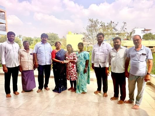 పేద ఎంబిబిఎస్ విద్యార్థినికి ఆర్థిక సహయం అందించిన గోలి ప్రణీత పింగల్ రెడ్డి దంపతులు