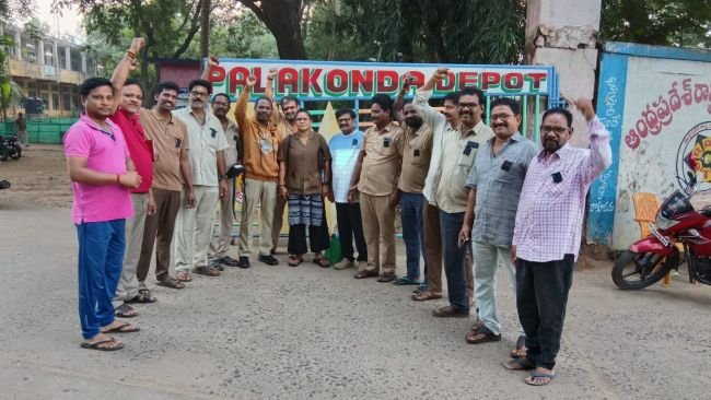 ప్రైవేట్ విద్యుత్ బస్సుల టెండర్లు రద్దు చేయాలి