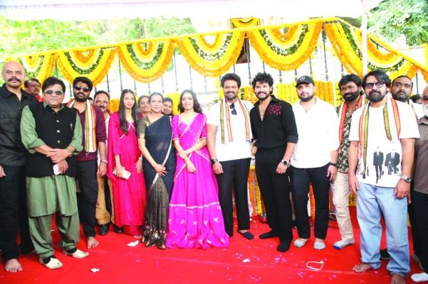 పూజా కార్యక్రమాలతో ఘనంగా ప్రారంభమైన మిస్టర్ దెయ్యం సినిమా.. హాజరైన ప్రముఖులు!