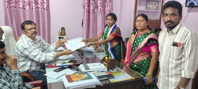 రావులపాలెంలో 114 నామినేషన్లు దాఖలు