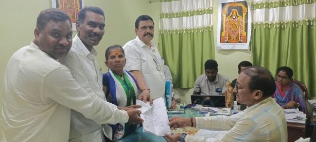 స్థానిక పోరుకు రికార్డు స్థాయిలో అభ్యర్థుల నామ పత్రాలు 