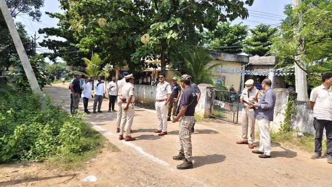 ఎం.పి.టి.సి. నామినేషన్ సెంటర్ సందర్శించి న జిల్లా ఎస్పీ 