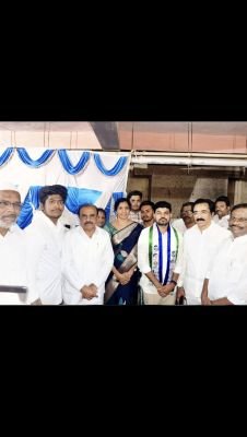 వైసీపీ విజయానికి సమష్టిగా కృషి చేయాలి  నీరజ ఆధ్వర్యంలో ఆత్మీయ సమావేశం.. పార్టీ శ్రేణులకు అనంత వెంకటరామిరెడ్డి పిలుపు  మేయర్ అభ్యర్థి సి. రమేష్‌తో పాటు కార్పొరేటర్ అభ్యర్థుల గెలుపునకు కృషి చేయాలని నేతల సూచన