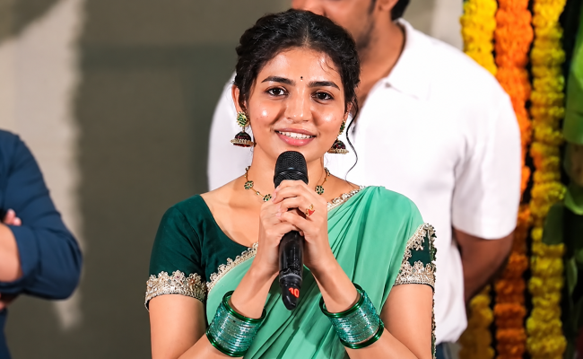 నేను హీరోయిన్ అవుతానని ఎప్పుడూ అనుకోలేదు.. ఇడుపు కాయితం వేడుకలో నాగదుర్గ భావోద్వేగం!