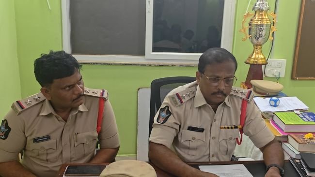 ధర్మవరం రూరల్ సీఐపై కేతిరెడ్డి వెంకట్రామిరెడ్డి ఆరోపణలు నిరాధారమే: పోలీసుల స్పష్టీకరణ
