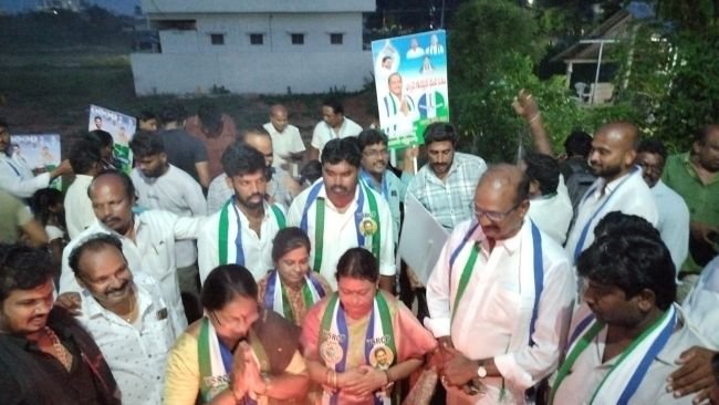 జంగారెడ్డిగూడెంలో వైఎస్సార్‌సీపీ అభ్యర్థుల ఇంటింటా ప్రచారం