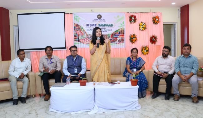 బ్యాంకు రుణాలు వ్యాపారాభివృద్ధికి వినియోగించాలి  ​- కలెక్టర్ గరిమ అగ్రవాల్ పిలుపు